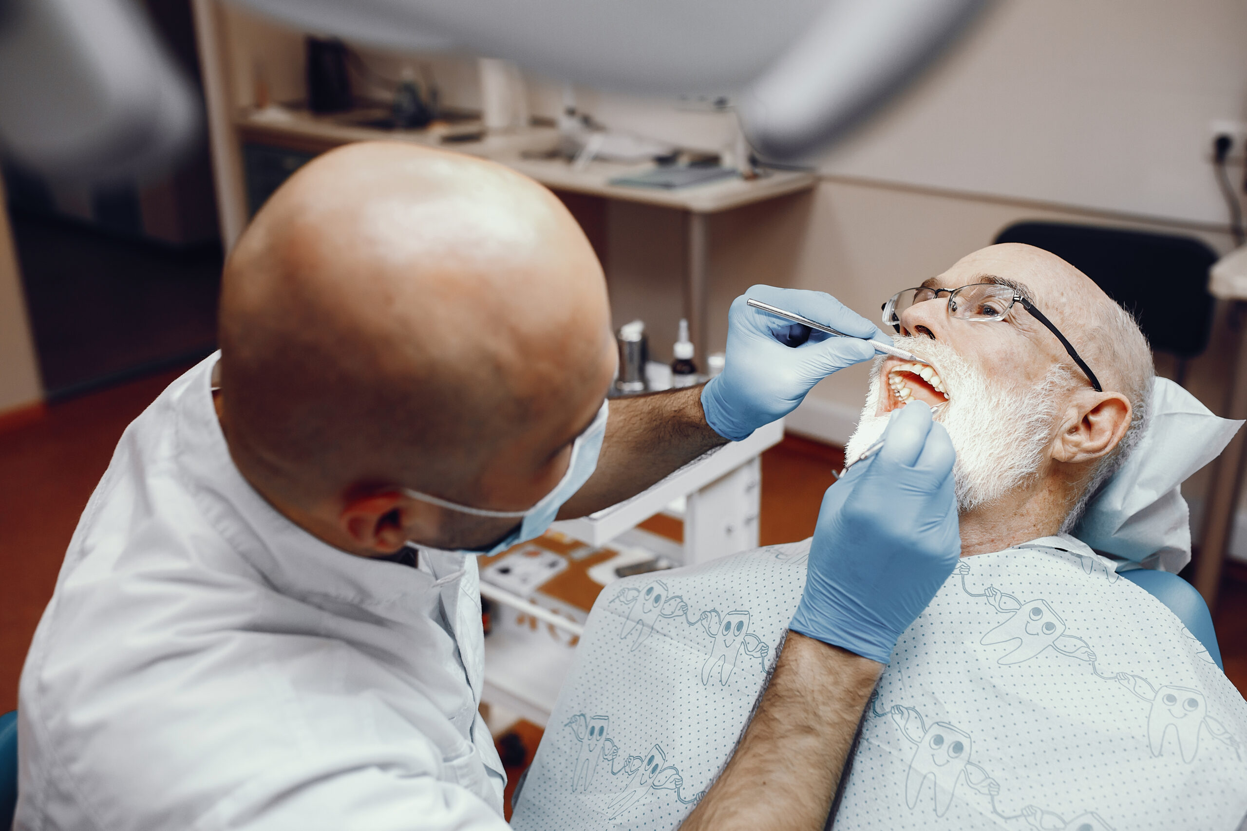 Signs Your Child Needs to See a Pediatric Dentist